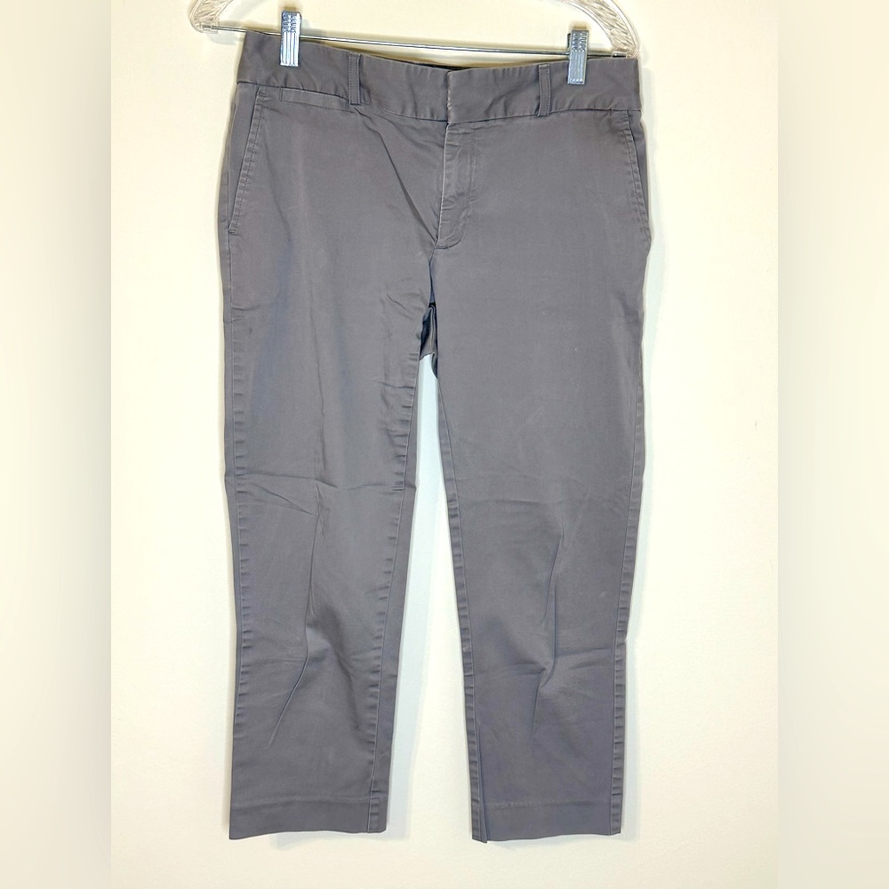 Banana Republic Capri Grey Pants, Size 6